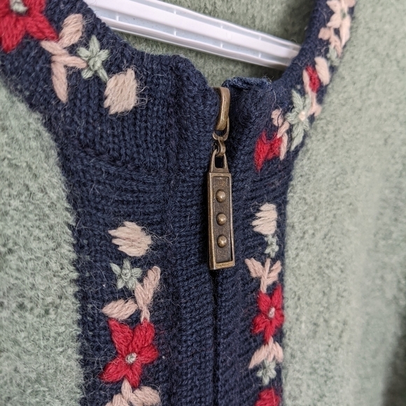 VINTAGE wool sage/olive green embroidered flowers knit cardigan Small @G - Picture 7 of 10